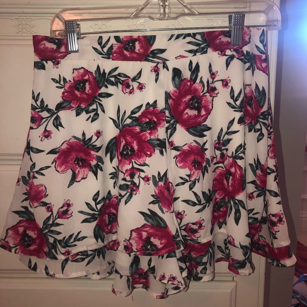 Charlotte Russe flowy floral shorts size large